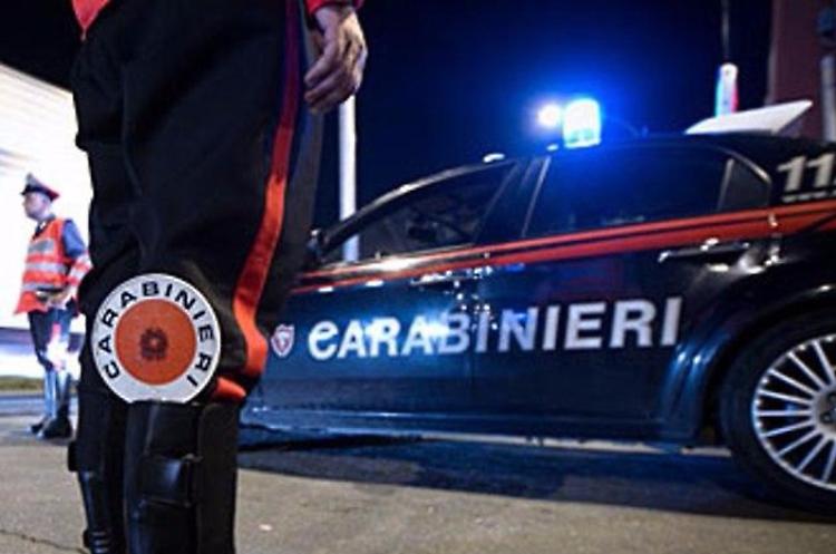 Serata di follia al bar, 26enne denunciato danneggiamento aggravato e furto
