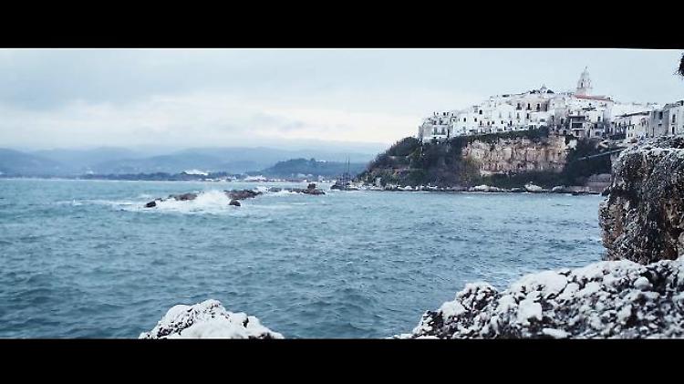 Un drone su Vieste: il volo racconta la perla del Gargano