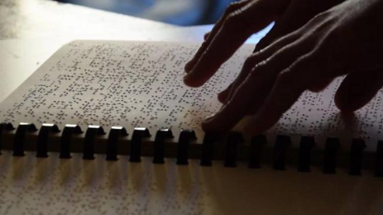 Bari, la casa editrice che pubblica in Braille: "La lettura è un piacere per tutti"