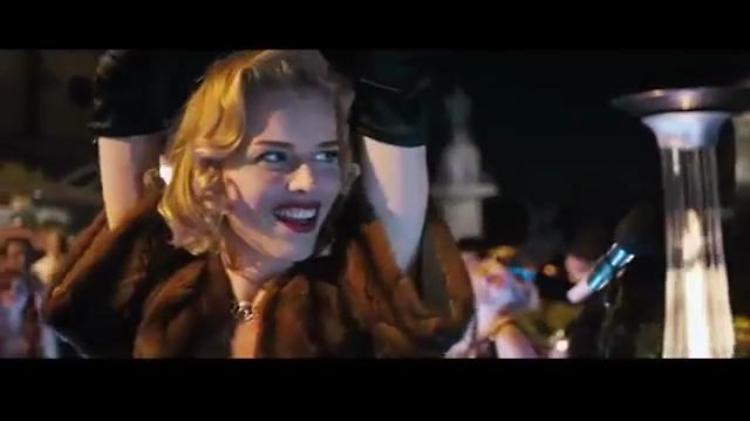 "Cha cha cha", Herzigova in scena
