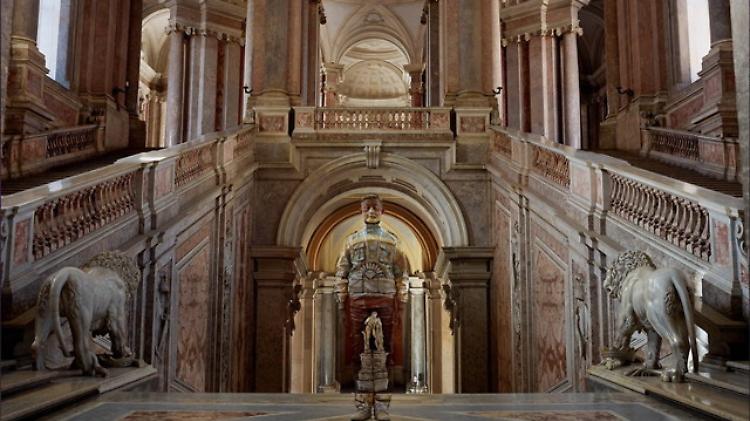 Liu Bolin, "l'uomo invisibile", alla Reggia di Caserta