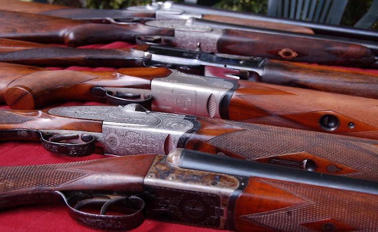 Minaccia di morte il vicino di casa, denunciato: fucili sequestrati