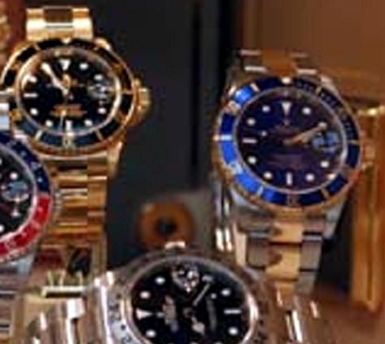 Ladri in casa: via il Rolex, gioielli e ricordi
