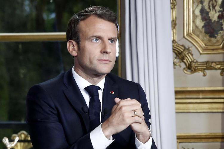  Macron a Beirut, voglio organizzare aiuti internazionali 