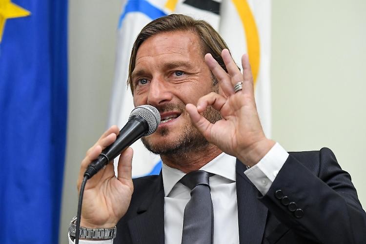 Totti: "Lascio la Roma, ma non è colpa mia"  
