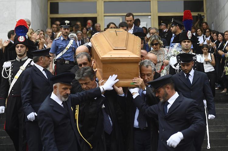 L'ultimo saluto a Borrelli: sognava un'Italia sana