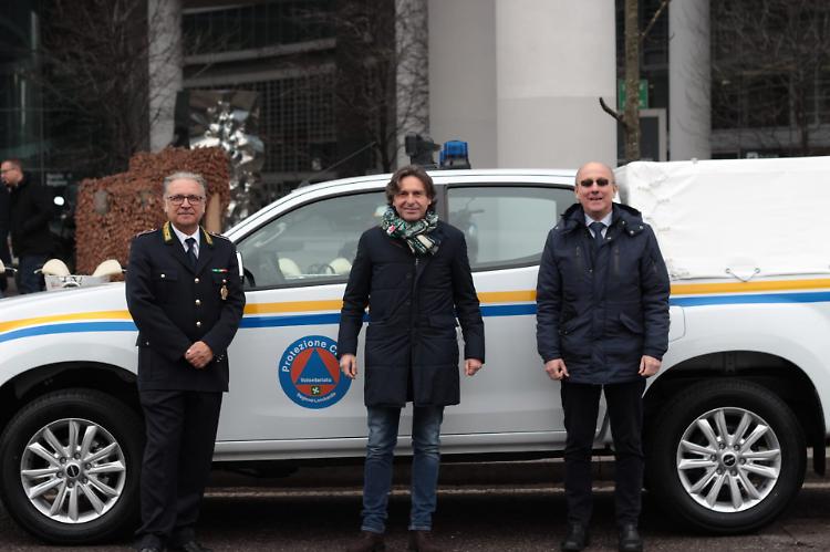 Protezione civile, Foroni consegna pick-up a colonna mobile lodigiana