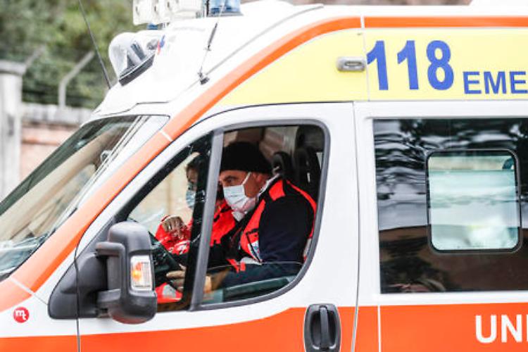Malore fatale in strada, muore 84enne del paese