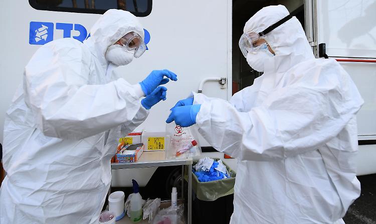 Coronavirus, calano i ricoveri in terapia intensiva