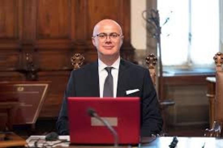 D'Incà: limitazioni diritti senza precedenti 