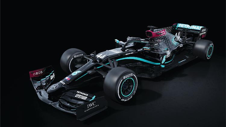  F1: nuova Mercedes, livrea nera contro il razzismo