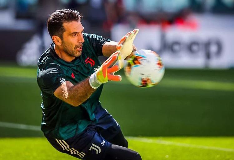 Calcio, Buffon da record : 648 presenze in serie A