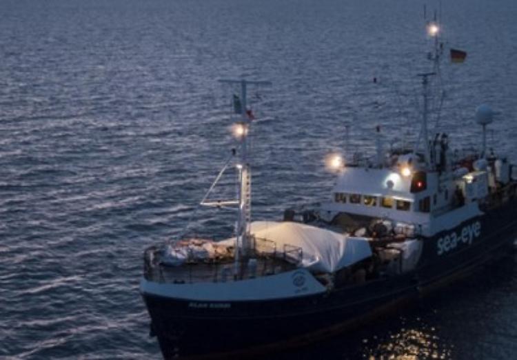 Migranti: Alan Kurdi in Sardegna per riparo dal maltempo