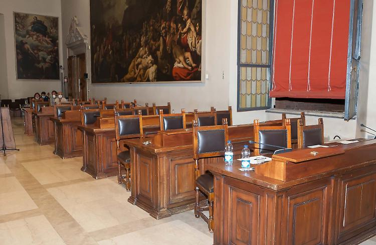 Cigni sovrintendente al Ponchielli, bagarre in consiglio comunale