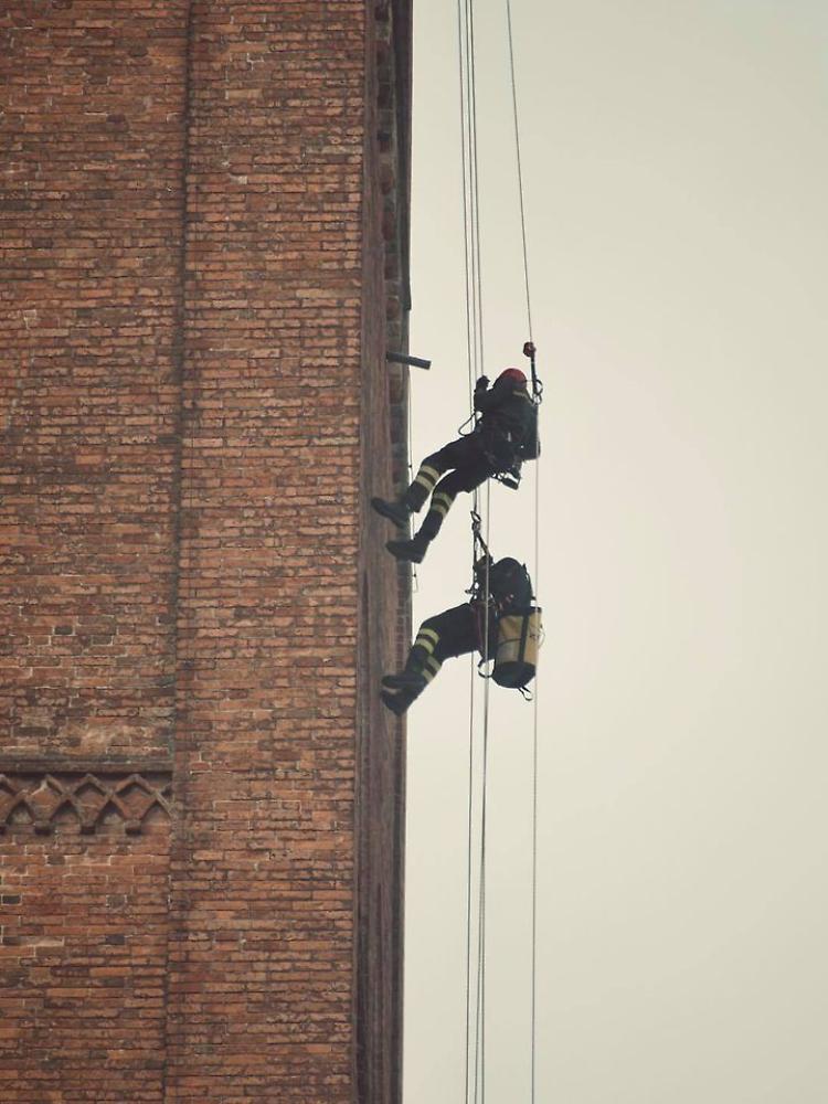 L'esercitazione dei vigili del fuoco sul Torrazzo