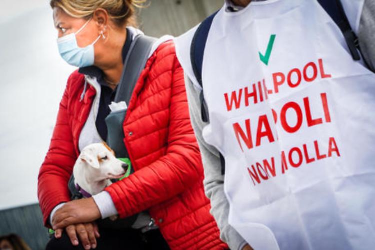 Whirlpool, notte in fabbrica per operai