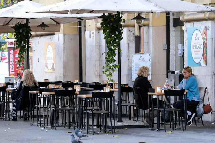 Confcommercio, è di nuovo crollo dei consumi, -8% a ottobre