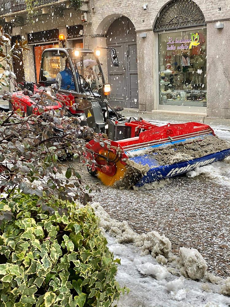 Lo spazzaneve? Sembra una Ferrari! Le bellissime foto di Salvo Liuzzi
