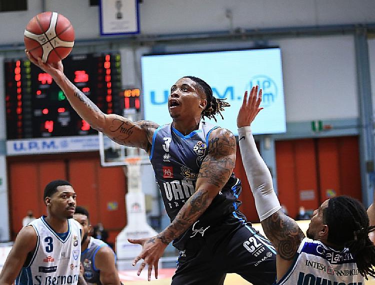Tutto facile per la Vanoli con Cantù (101-67), secondo successo di fila