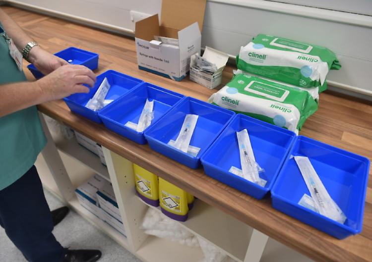 Il ministro Boccia: 'Piano vaccini sfida epocale, al lavoro con le Regioni'