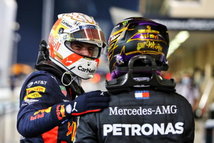 F1: Verstappen illumina Abu Dhabi, Ferrari nel buio