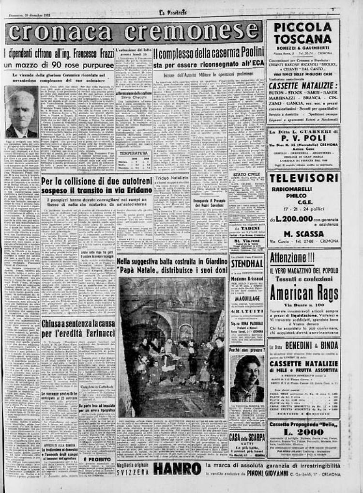 Nella suggestiva baita costruita in Giardino "Papà Natale„ distribuisce i suoi doni