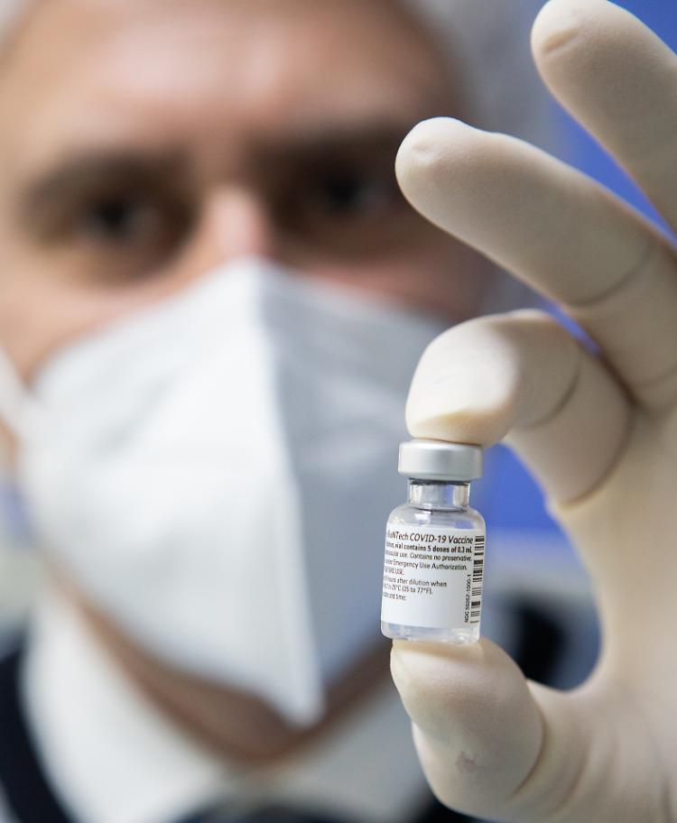 Vaccini over 80, raccolte oltre 100 mila adesioni 