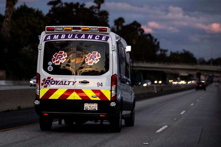 Covid, Los Angeles: 'Le ambulanze selezionino i pazienti'