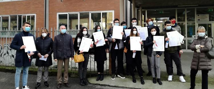 La fotogallery della consegna delle borse di studio al liceo Racchetti da Vinci