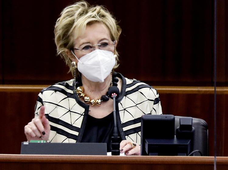Vaccini, Moratti: "Da ieri notte a questa mattina inviati 115 mila sms"