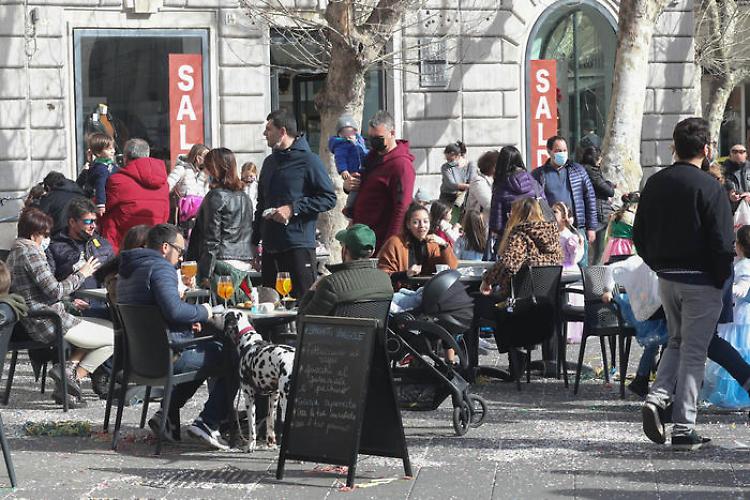 Da oggi l'Italia è più gialla, tra 7 giorni decisioni su spostamenti tra Regioni