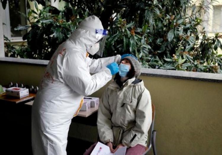 Covid, sono 12.956 i nuovi casi: il tasso di positività al 4,1%