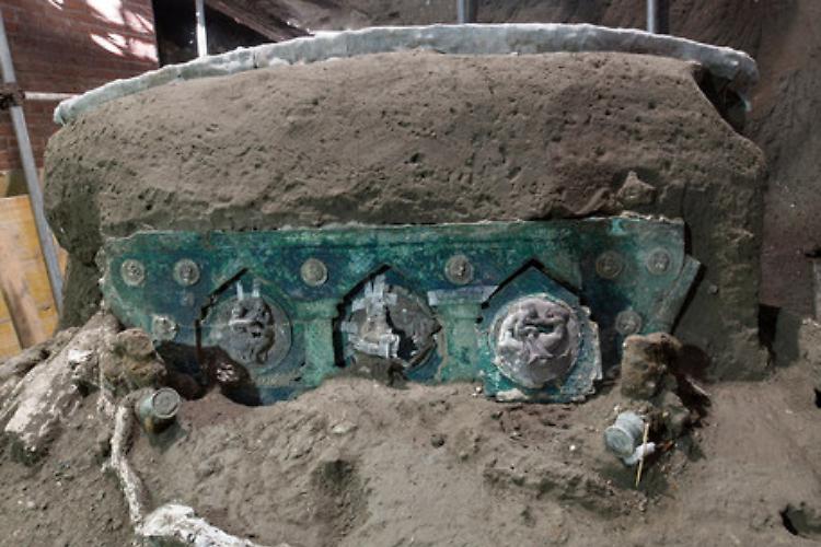 Eros e nozze, ritrovato a Pompei un carro unico