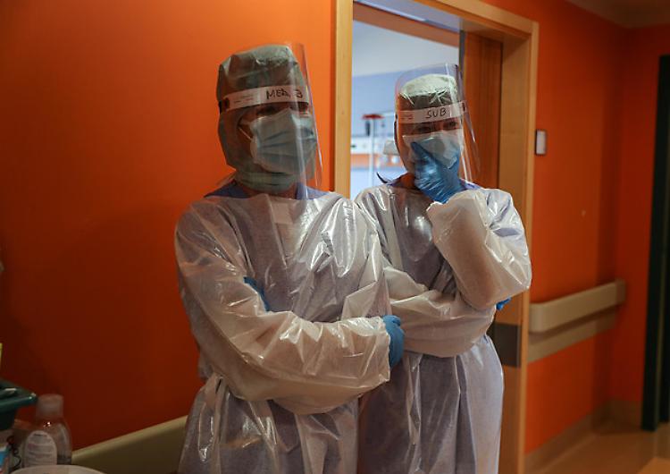 Oltre 23mila casi, 501 morti. Il tasso di positività al 6,6%