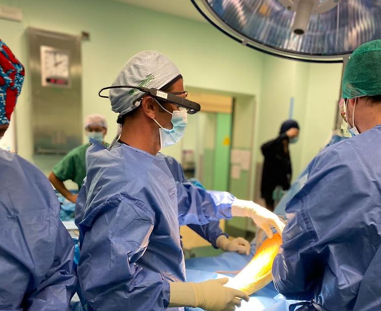 Papà dona un polmone al figlio di 5 anni, primo trapianto da vivente in Italia
