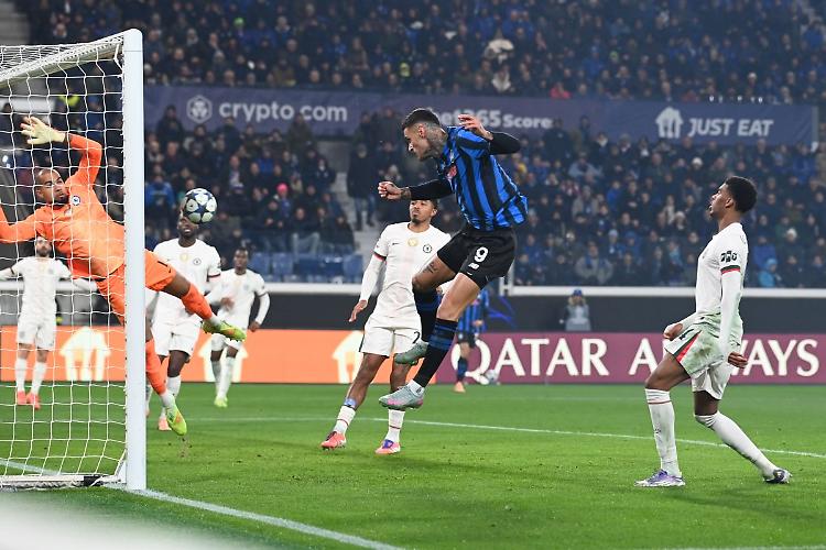 Scamacca e De Ketelaere, l'Atalanta batte il Chelsea in rimonta