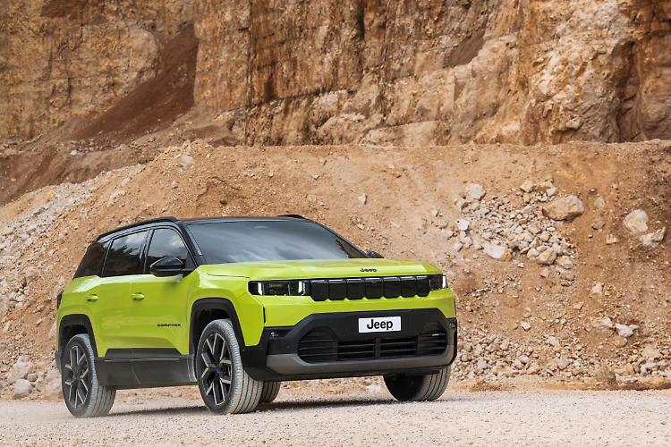 Jeep apre gli showroom e punta sulla nuova compass