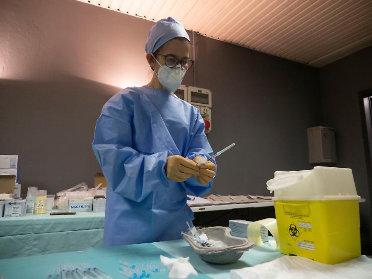 Riprendono le vaccinazioni anti-Covid per il mondo della scuola