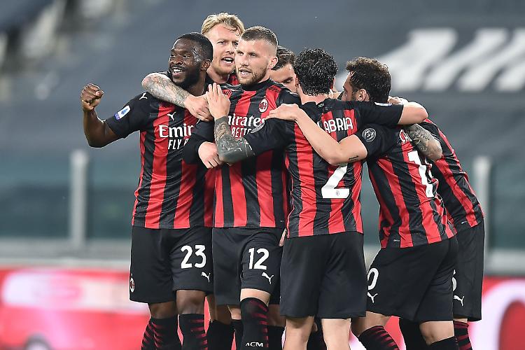 Juve-Milan:  per Pioli solo applausi, per Pirlo condanna senza attenuanti