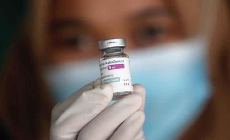AstraZeneca, dissequestro e restituzione dei vaccini ad hub