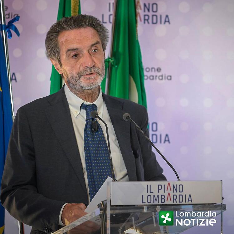 Covid, Fontana: "Il virus rallenta, ora  nuova strategia per semplificare la vita ai cittadini"