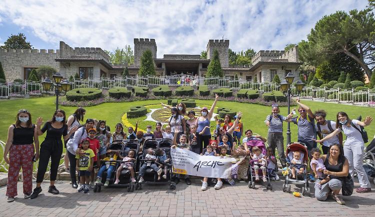 Gardaland, una giornata speciale per i ragazzi di Fondazione Arché