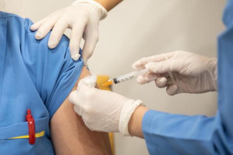 O vaccinati o trasferiti: ultimo avviso ai No vax