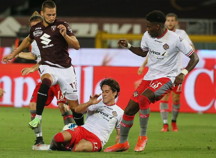 Cremonese al via di fronte ai tifosi: è subito big match