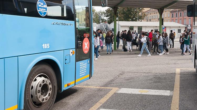 "Bus al 90% per evitare gli ingressi scaglionati degli studenti"