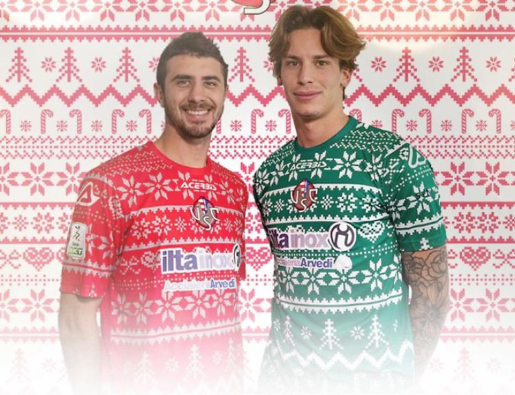 Cremonese, con il Crotone maglia natalizia per progetto benefico