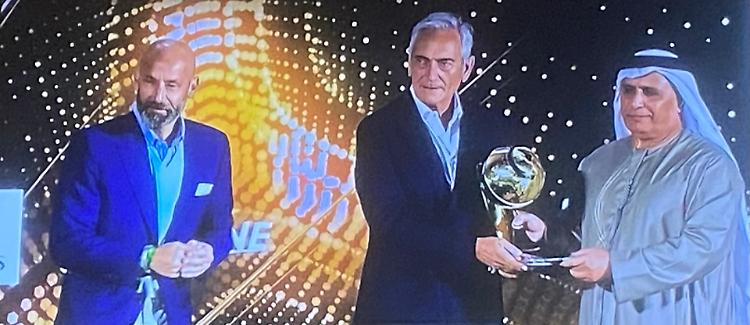 Vialli a Dubai ritira il Soccer Awards 