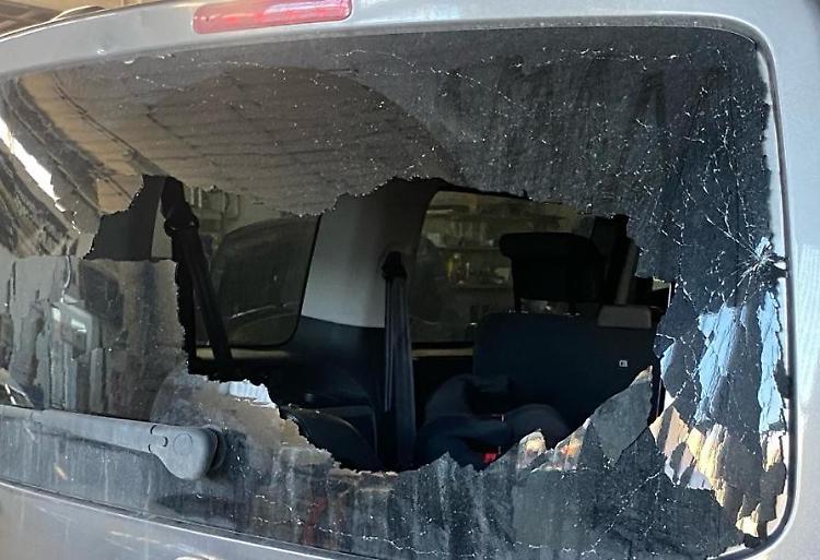 A badilate le auto posteggiate in centro 