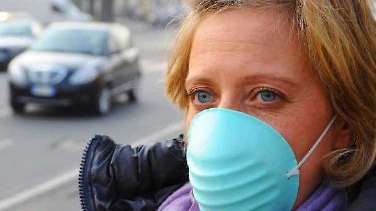 Ordinanza, stop mascherine all'aperto ma obbligo con folla