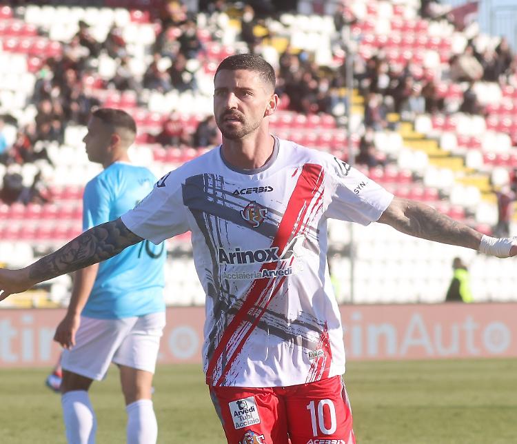 Calcio. Cremonese in volo, col Parma dei big è scontro frontale